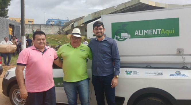 Prefeito Jorge Fernandes recebe carro frigorífico do Governo do Estado para o programa Compra Direta em Antônio Martins