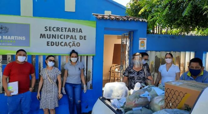 A Prefeitura Municipal de Antônio Martins/RN, realiza a entrega de alimentos às famílias da Serrinha do Major, Tmanduá, Vira Mundo e Trincheira