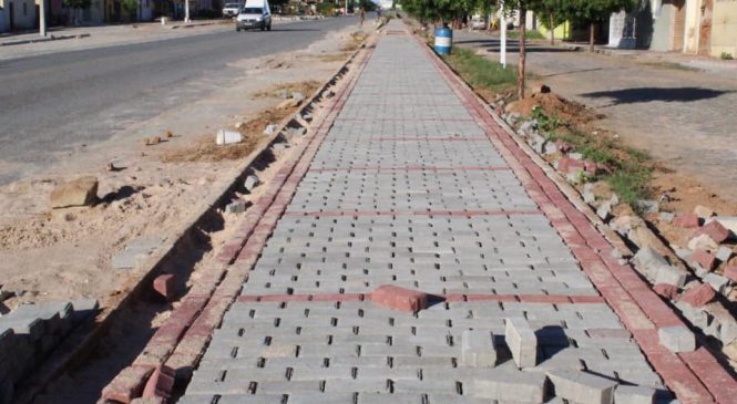 Governo da Prefeita Maria Helena está finalizando o o calçadão da avenida Expedido Alexandre da Cunha em Olho D’Água do Borges/RN