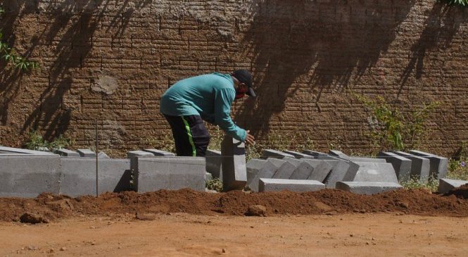 A Prefeitura de João Dias/RN, iniciou mais obras de pavimentação em mais três importantes ruas:  13 de maio, Rua João Zacarias de Campos Filho e  Rua João de Campos Lima