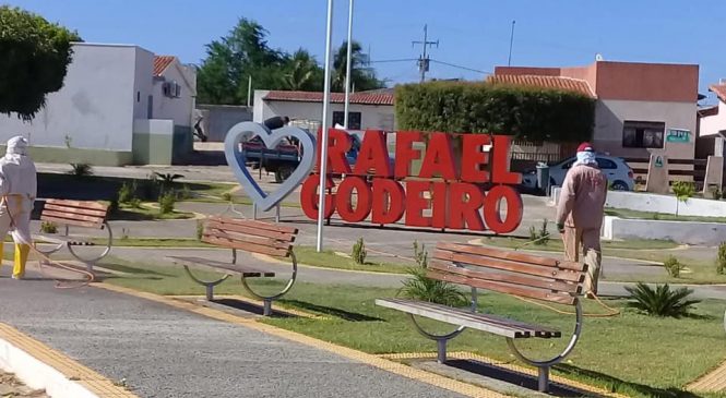 Secretaria Municipal de Saúde de Rafael Godeiro/RN, realiza mais uma desinfecção nas principais ruas e repartições da cidade