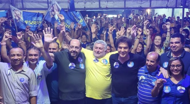 Gustavo Carvalho é apresentado como candidato do Prefeito de Ruy Barbosa em comício no município