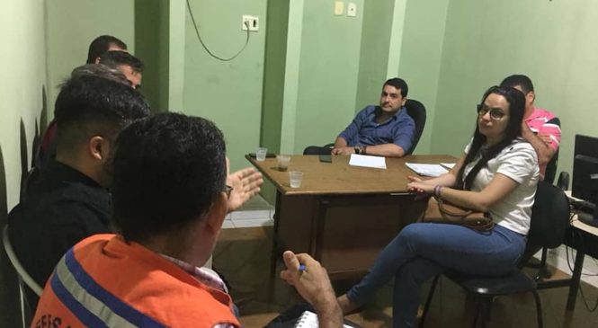 O Prefeito Alan Silveira e a vice-prefeita Hortência, se reúne com a equipe de força tarefa para trabalhar no período de Chuvas