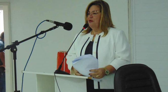 A Prefeita Olga Fernandes fez, na manhã de hoje (15), a leitura da mensagem anual do poder Executivo aos vereadores do município de Martins/RN