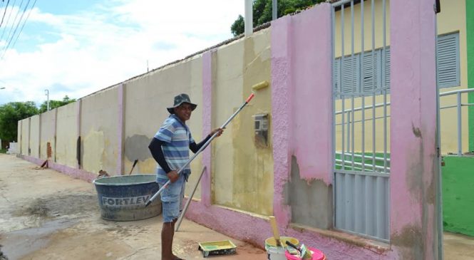 Prefeitura de Frutuoso Gomes/RN, finaliza pintura e pequenos reparos na escola municipal Ernesto Ferreira