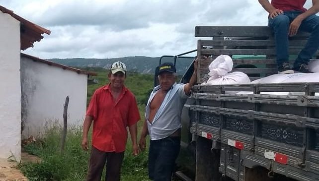 Prefeitura de Martins/RN, distribui sementes aos agricultores pertencentes ao banco de sementes do município, onde 275 famílias foram beneficiadas