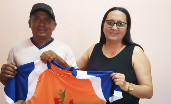 Prefeita Janda Jácome realiza entrega de material esportivo em Frutuoso Gomes/RN