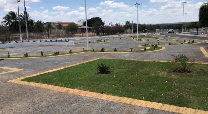 Praça Abel Berlarmino de Amorim em Rafael Godeiro/RN, aguarda liberação para ser entregue a população