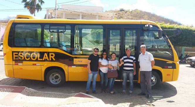 Isso é trabalho, mais um ónibus chegando em Almino Afonso/RN