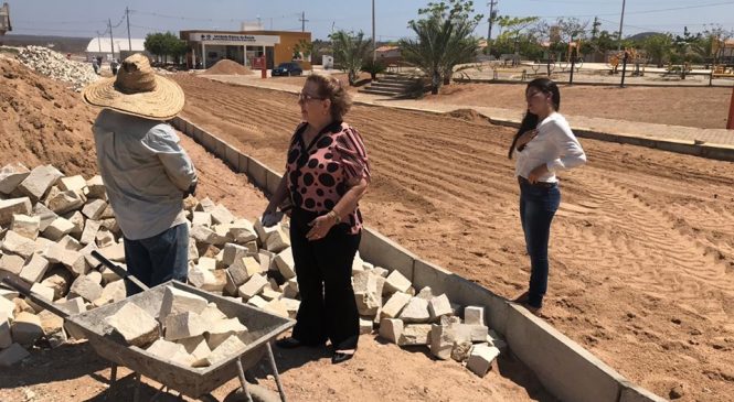 Prefeita Maria Helena realiza visita a obras de pavimentação de Olho D’Água dos Borges