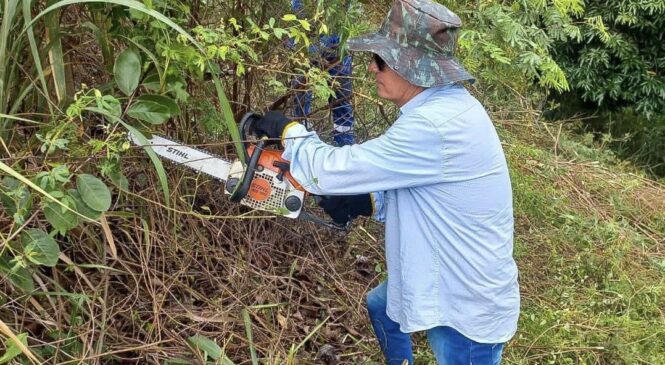 Em Portalegre, a gestão municipal realiza a limpeza da barragem do açude do sítio Santa Tereza