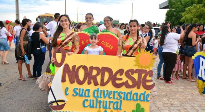 Desfile cívico alusivo aos 56 anos de Emancipação Politica de Rafael Godeiro/RN, é realizado com sucesso e marca festividades no município