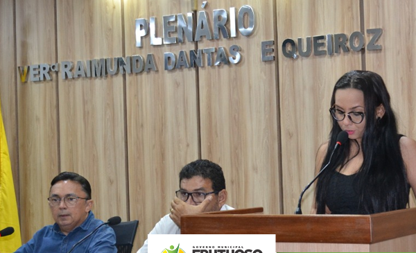 Chefe de Gabinete Sandra Andrade representa a Prefeita Janda Jácome e faz a leitura da mensagem anual na Câmara Municipal abrindo os trabalhos do legislativo de 2020 de Frutuoso Gomes/RN