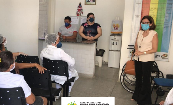 Em Frutuoso Gomes/RN, os servidores do hospital municipal tem rodas de conversa com a psicóloga Fátima Campos