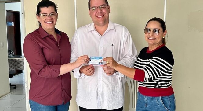 Prefeitura Municipal de Pau dos Ferros entrega primeira carteira de identificação da Pessoa com Transtorno do Espectro Autista