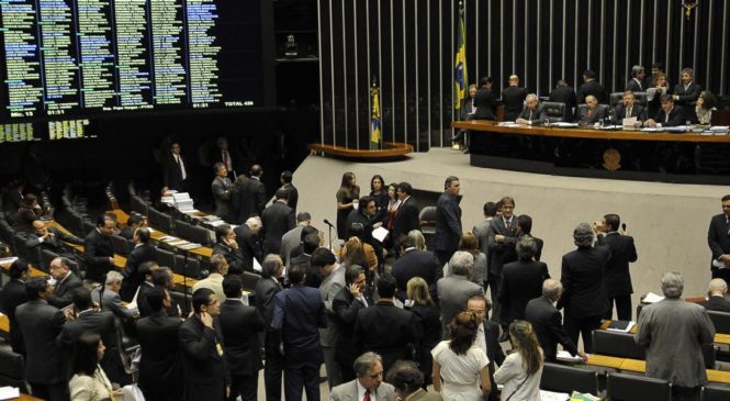 Funcionário Da Câmara Dos Deputados Deu Um Golpe De 5 Milhões Nos Deputados.