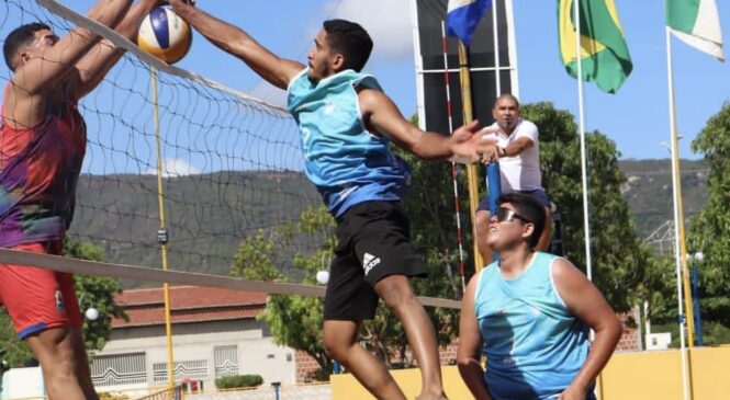 Jogos de vôlei marcaram o domingo de JOCEVS no município de Viçosa