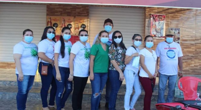 Secretaria Municipal de Saúde, através do Centro COVID e Vigilância Sanitária Municipal, Agentes Comunitários de Saúde e demais funcionários da UBS José Ginaldo Bezerra, realizou no centro da cidade, ação educativa de orientação no combate a COVID-19