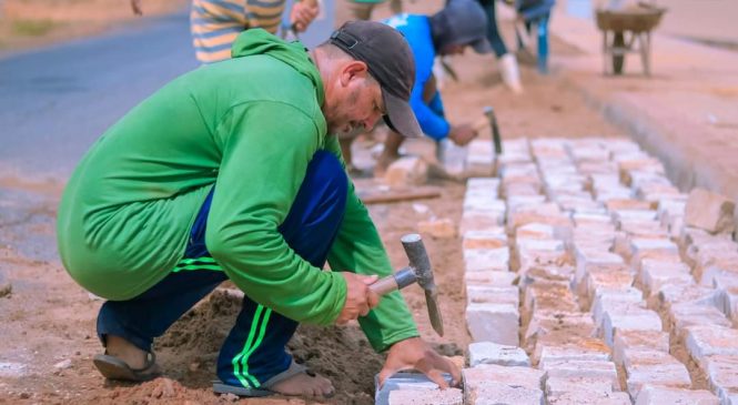 A Prefeitura Municipal de Encanto/RN, retomou a obra parada do trecho do “calçadão” que liga o pórtico da cidade até o bairro Ponta da Serra