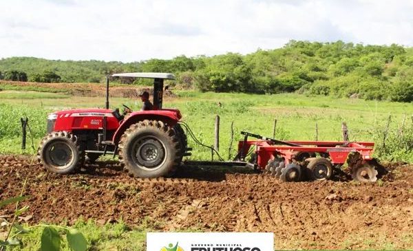 Governo Municipal de Frutuoso Gomes/RN, por meio da Secretaria de Agricultura, deu início ao serviço de corte de terras na zona rural do município