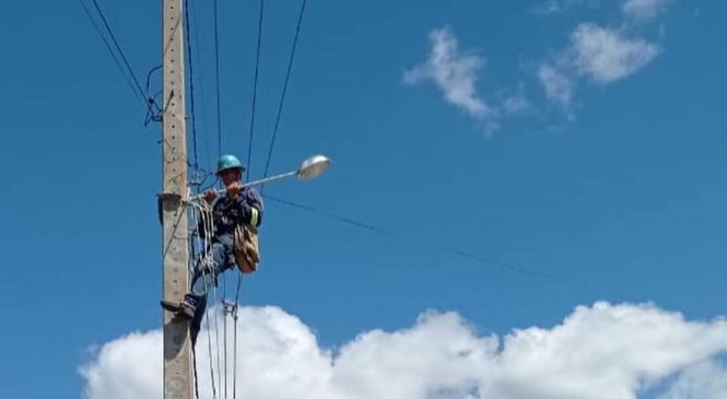 A Prefeitura de Água Nova/RN, através da Secretaria Municipal de Infraestrutura, continua realizando instalação manutenção da iluminação pública na Zona Urbana e Rural do Município.