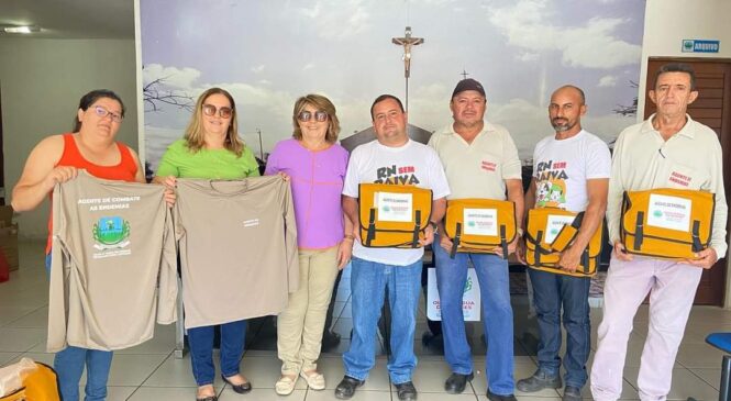 Prefeita Maria Helena entrega novos equipamentos aos agentes comunitários de saúde do município