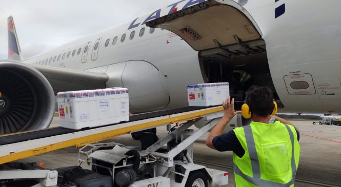 FOTOS: RN recebeu mais de 140 mil doses de vacinas contra a Covid nesta segunda-feira