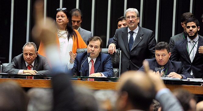 Na câmara federal 225 deputados declaram votos contra reforma da previdência.