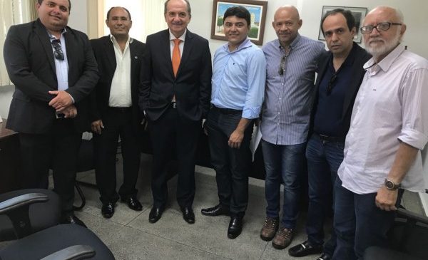 Cláudio Santos recebe Fábio Dantas e prefeito de Janduís para diálogo sobre problemas do RN