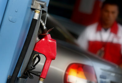 ECONOMIA Petrobras reduz preço da gasolina em 3,8% e do diesel em 1,3% a partir de sexta