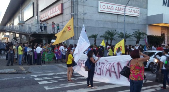 Manifestantes cobram resolução do caso Marielle e protestam contra feminicídios no RN