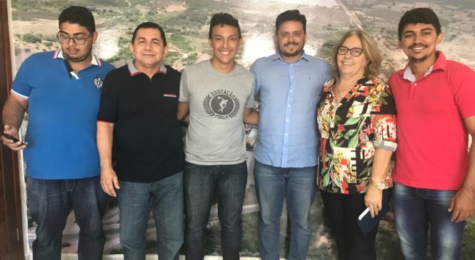 Deputado Carlos Augusto visita prefeita Maria Helena em Olho D’água do Borges