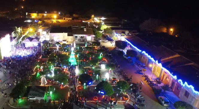 SHOW DE LUZES, ALEGRIA E MUITA EMOÇÃO MARCAM ABERTURA DA CIDADE NATALINA DE PATU