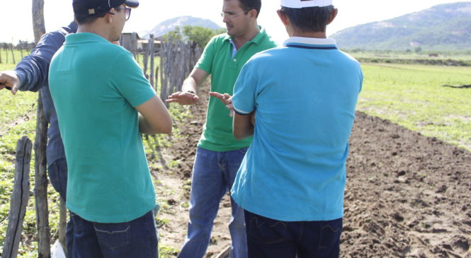 PREFEITURA DE PATU BENEFICIA CENTENAS DE AGRICULTORES COM MAIS DE 600 HORAS DE CORTE DE TERRA.