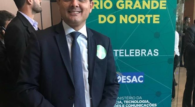 PREFEITO RIVELINO CÂMARA PARTICIPA DE SOLENIDADE COM A PRESENÇA DO PRESIDENTE MICHEL TEMER EM BRASÍLIA