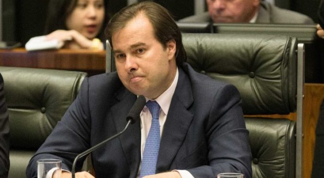 Rodrigo Maia diz que tramitação da reforma da Previdência está suspensa