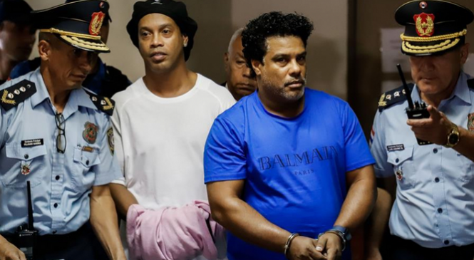 Ronaldinho completa quatro meses detido em hotel no Paraguai