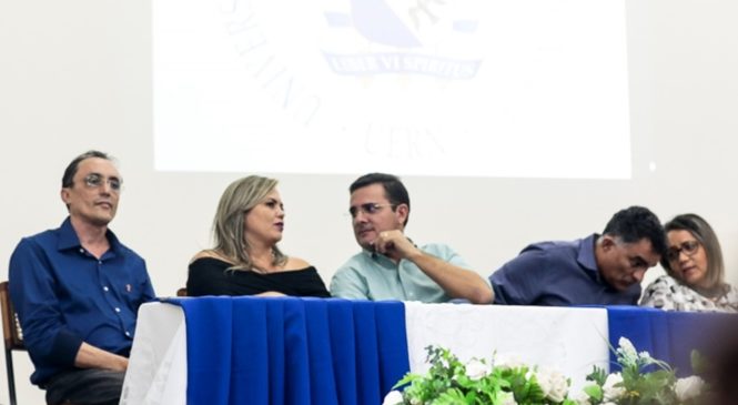 Deputado Souza participa dos debates regionais em defesa da UERN