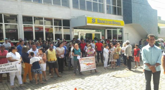 Sem dialogo professores de São Miguel completam duas semanas de greve