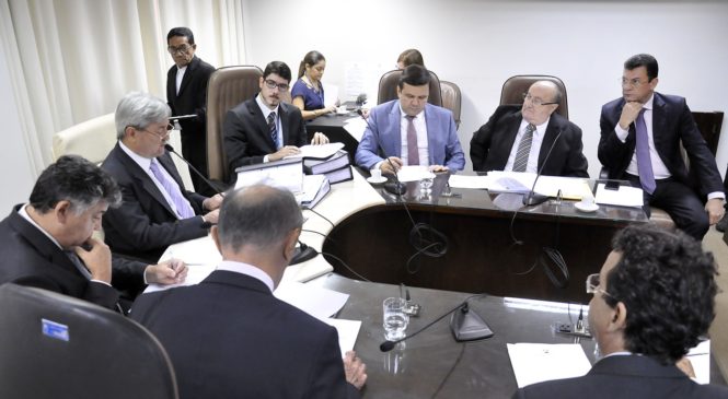 Em comissão, deputados do RN aprovam contas de 2016 do governador Robinson Faria