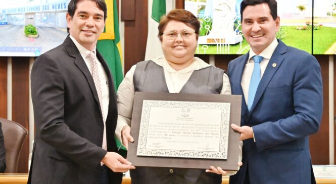 Sessão Solene homenageia 90 anos do Colégio Nossa Senhora das Neves