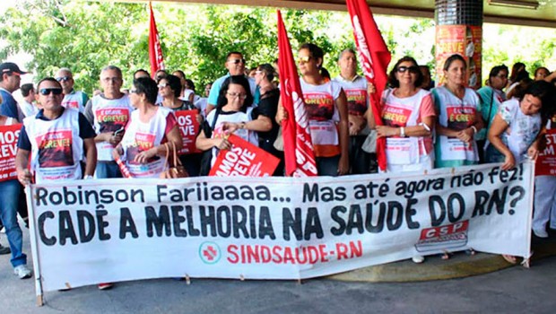 Com salários atrasados e sem 13º, servidores da saúde do RN iniciam 2018 em greve que já dura 50 dias