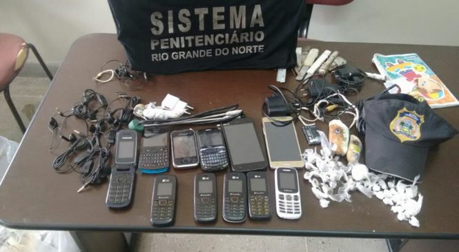 AGENTES PENITENCIÁRIOS REALIZAM REVISTA NO PRESÍDIO REGIONAL DE PAU DOS FERROS E ENCONTRAM DROGAS E CELULARES ESCONDIDOS