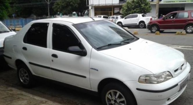 Em Pau dos Ferros: bandido ataca a luz do dia e rouba carro de enfermeiro no Centro