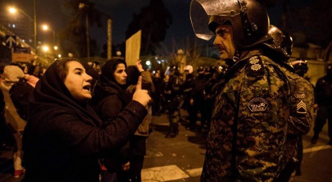 Irã vive guerra de versões sobre repressão a manifestações contra derrubada do avião