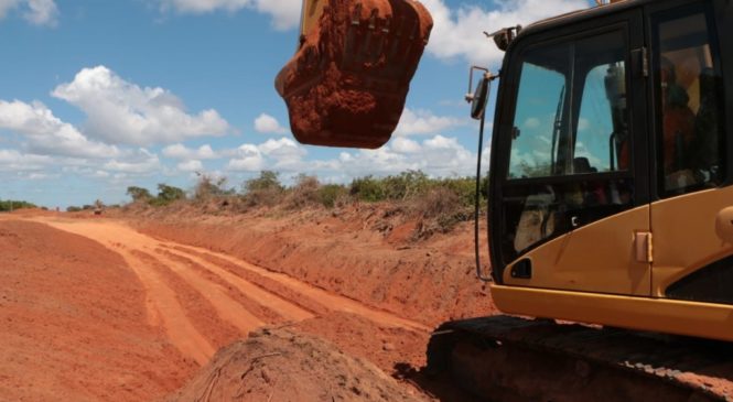 Governador vistoria obra na Estrada da Castanha